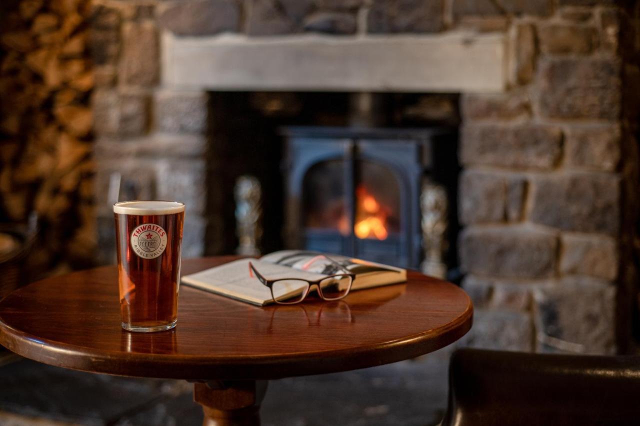 The Golden Lion At Settle Hotel Buitenkant foto