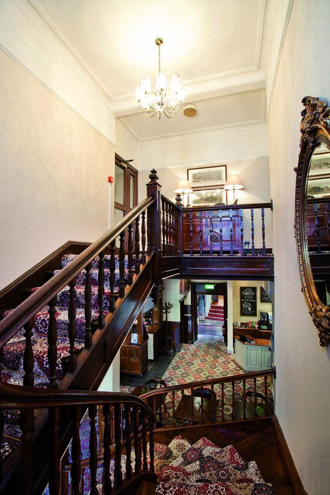The Golden Lion At Settle Hotel Buitenkant foto