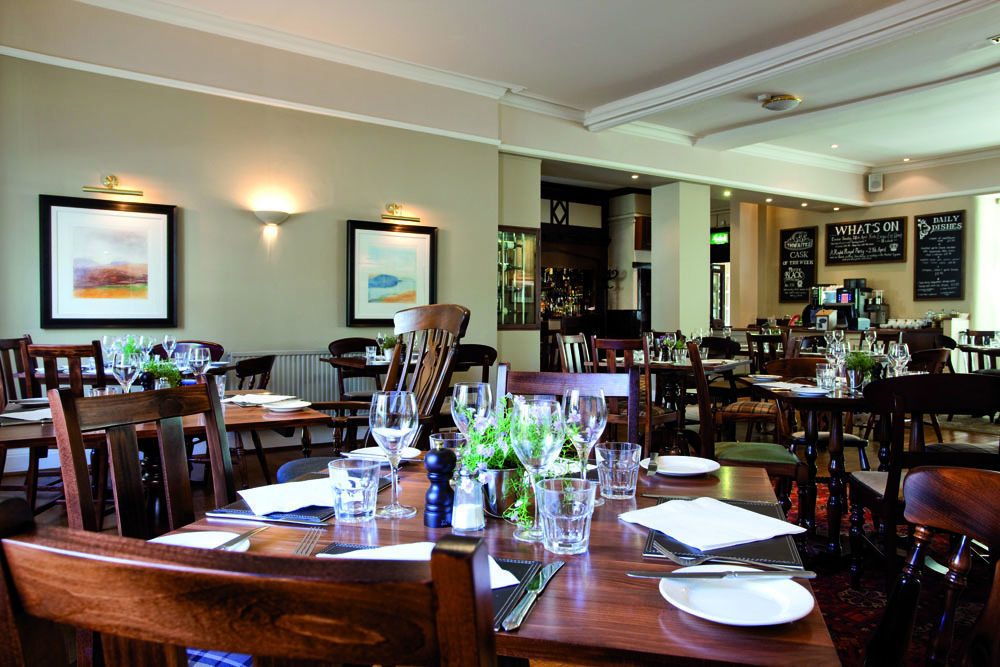 The Golden Lion At Settle Hotel Buitenkant foto