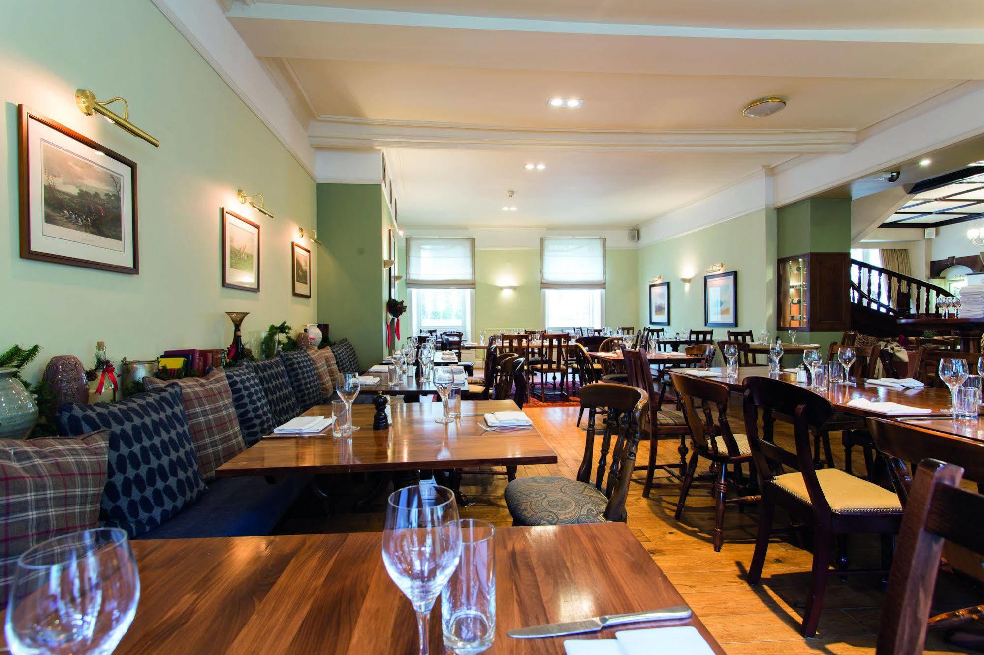 The Golden Lion At Settle Hotel Buitenkant foto