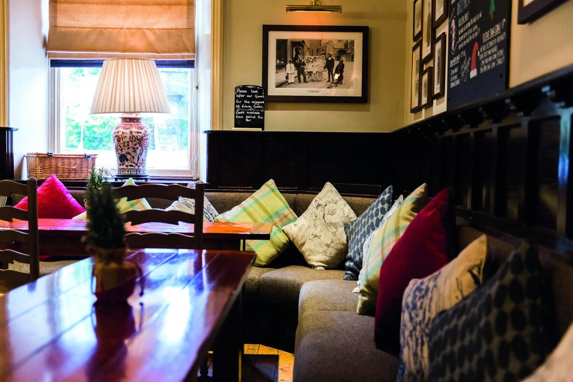 The Golden Lion At Settle Hotel Buitenkant foto