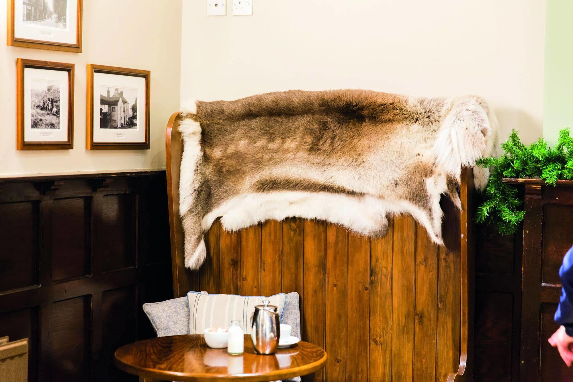 The Golden Lion At Settle Hotel Buitenkant foto