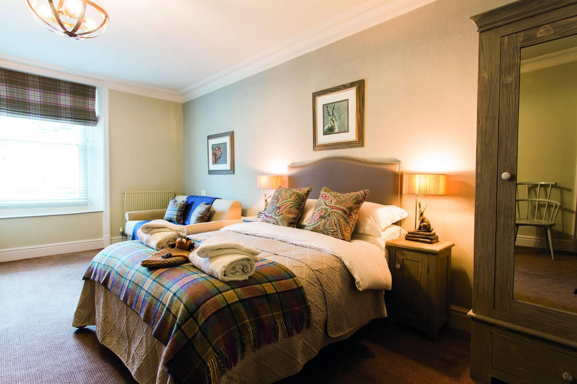 The Golden Lion At Settle Hotel Buitenkant foto