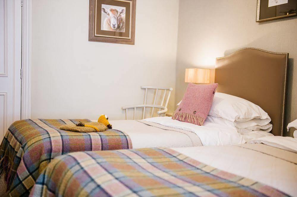 The Golden Lion At Settle Hotel Buitenkant foto